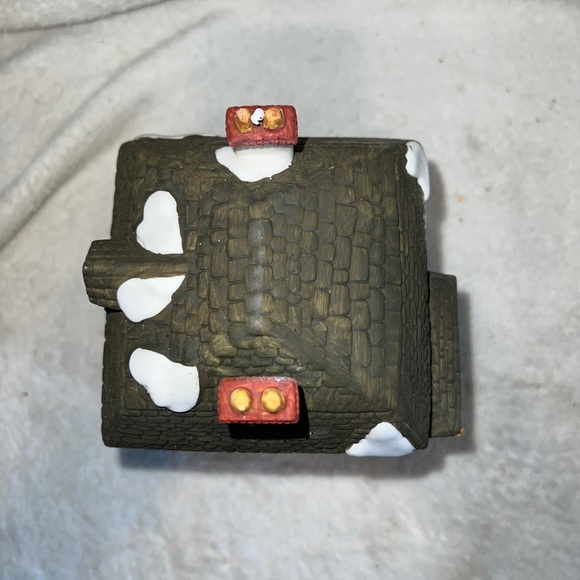 Dept 56 Dickens Village Series 1986 FEZZIWIG'S WAREHOUSE 65005 - Retired - Picture 5 of 8